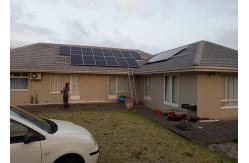 China 5kw 10kw Complete Off-Grid Solar System With Batteries Inverter supplier
