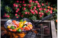 China Non Stick Round Shape BBQ Tools Roasting Pan Rust Resistant Grill Basket Foldable supplier