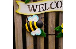 China Garden Metal Wall Hanging Ornaments Handmade Bee Pattern Welcome Slogan supplier