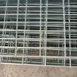 Heavy Duty Reinforced Edges serrated steel grating High Impact Resistance for sale