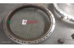 China Swing Bearing For Komatsu PC200-8 Excavator supplier
