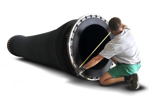 Black 240kg Rubber Discharge Hose With Maximum Pressure Of 500 Psi