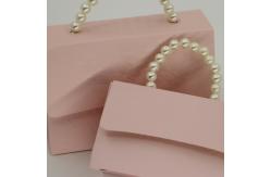 China Delicate Valentine'S Day Candy Wedding Gift Box Packaging With Handle And Ribbon supplier