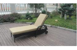 China Beach Rattan Sun Lounger With Aluminium Frame Outdoor Rattan Daybed supplier