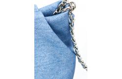 China Custom Women's Leather Crossbody Bag With Quilted Texture Metal Chain Strap supplier