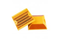 China Red Road Marking Plastic Square Road Stud IP68 Certificate supplier