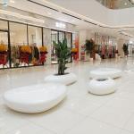 Lightweight Fiberglass Table Chairs For Shopping Mall Gardening Fiberglass Furniture for sale