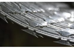 China Concertina Razor Wire Creates Security Barrier To Protect Property supplier