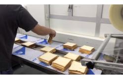 China Automatic Pillow Packaging Machine 100bags/min Date Printer supplier