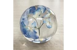 China 80mm acrylic paper weight flower embedded dry flower inside resin ball  crystal paperweight supplier