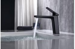 China Deck Mounted Bathroom Basin Faucets , Single Hole Basin Mixer Tap Faucet supplier