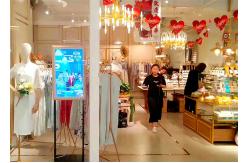 China Large Free Standing Digital Signage , 55 Inch Digital Signage Display supplier