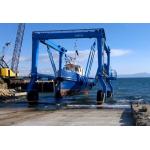 Disel engine Powered Boat Lift Crane 5-110m Span Strong Climbing Ability for sale