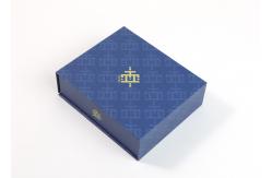 China Offset CMYK Candle Packaging Box Rigid Cardboard With Magnetic Closure supplier