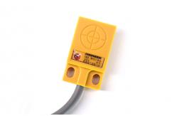 China Lightweight NPN Proximity Switch , 3 Wire NPN Proximity Sensor Dust Proof supplier