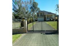 China With Spikes Tubular Steel Fence Deterrent Feature supplier