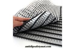 China Open Grid Swimming Pool Anti Slip Mats 1.3CM UV Resistance supplier