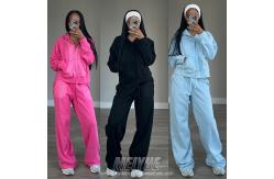 China Breathable Womens Streetwear Tracksuit Distressed Zip Up Plain Joggers Two Piece Set supplier