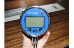 China Low Power Liquid Digital Pressure Gauge With Rechargeable Battery supplier