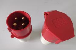 China IEC309-2 IP44 32A Industrial Plug And Socket supplier
