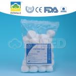Pliable Soft Baby Cotton Wool Balls Non - Irritating For Medical Personal Care for sale