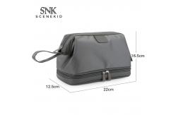 China Double Layers Men Travel Wash Portable Waterproof Polyester Cosmetic Bag supplier
