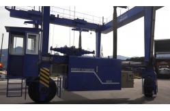China Self Rotating Boat Hoist Crane For Ship Maintenance Customized supplier