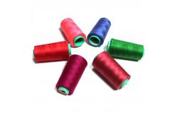 China 402 Dyed Polyester Sewing Thread Red Uv Bonded Polyester Thread supplier