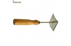 China Beekeeping Tool Excluder Cleaning Shovel With Wooden Handle for beekeeping supplier