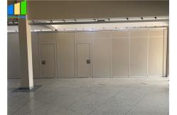 China Folding Partition Wall Acoustic Room Dividers Movable Partition Wall With Door supplier
