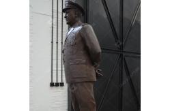China Bronze Sculpture Lifesize Army General with Patinated supplier