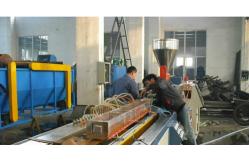 China Automatic PVC WPC PP PE Plastic Profile Extrusion Line / Plastic Profile Plant supplier