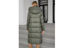 China Upgrade Your Winter Wardrobe with Fashionable Down Jacket and Polyester Filling supplier