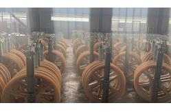 China Transmission Line Conductor Stringing Blocks 30 60 100KN With MC Nylon Wheels supplier