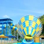 China Thrilling And Exciting Big Water Slide For Water Park manufacturer