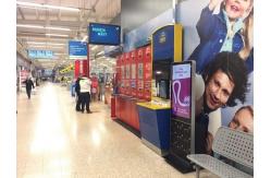 China Public Cell Phone Charging Station With Advertising Display Touch Screen supplier