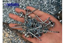 China BWG9 Hot Dipped Galvanized Roofing Nails Twisted Shank With Ruber Washer 1/2 supplier