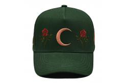 China 5 Panel Flat Curve Snapback Cap With Embroidery Logo Structured Baseball Cap supplier