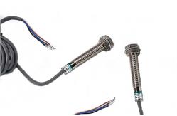 China Magnetic Metal Inductive Proximity Switch , M8 Inductive Proximity Sensor supplier