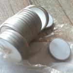 Round Piezoelectric Ceramic Materials Heat Resistant Customized In White Color for sale