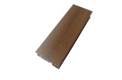 China Heat Transfer Surface Wood Grain Aluminium Profile Section For Construction supplier