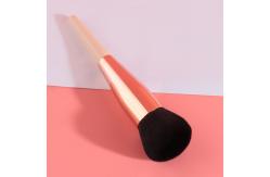 China Premium Synthetic Powder Make Up Brush Soft Bristles Compact Foundation Brush supplier