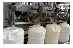 China Barrel  Bottle Packaging Line Automatic Paint Filling Machine Fast Filling Speed supplier