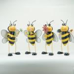 Small Metal Yard Ornaments Recyclable Lifelike Bee Metal Art With Glass Wings
