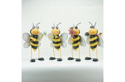China Small Metal Yard Ornaments Recyclable Lifelike Bee Metal Art With Glass Wings supplier