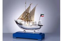 China Wooden Base Arab Cultural Souvenirs / Fish Boat Model With Custom Flag supplier