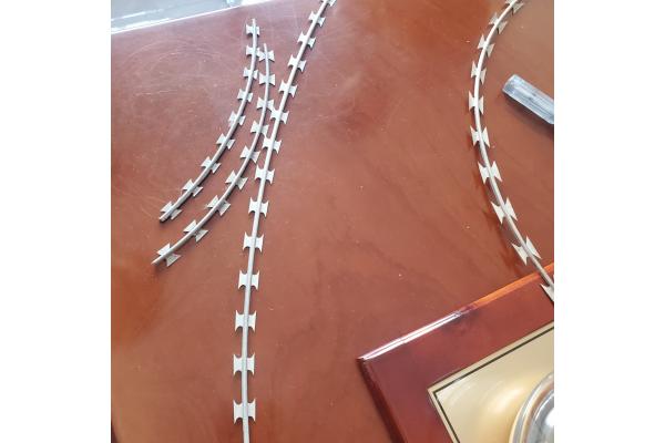 cross razor wire bto-22