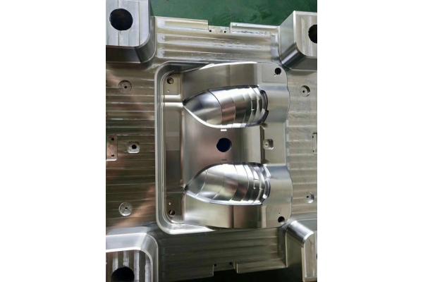 High Precision Injection Molding Tooling Plastic LKM Base 300000 Shots Mould Life