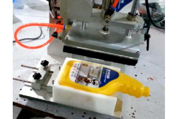 High Accuracy Flat Bottle Labeling Machine Long Service Life
