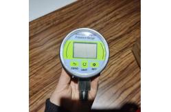 China Anti Electromagnetic 60MPa 0.5%FS Digital Manometer Gauge supplier